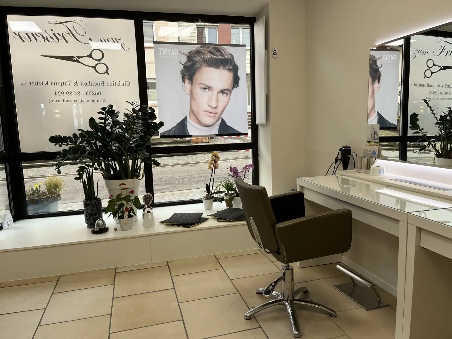 Blick in den Salon Zum Friseur in Saarbrücken-Ensheim