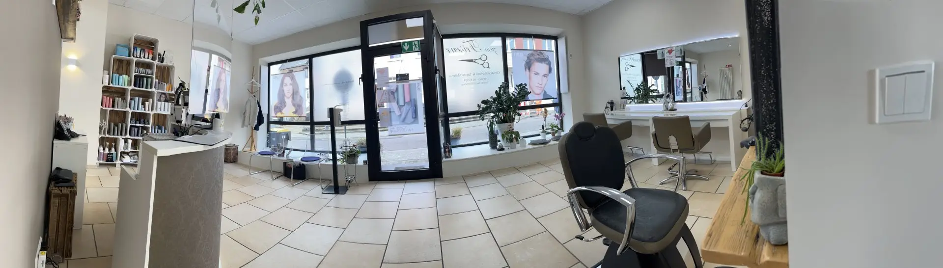 Blick in den Salon Zum Friseur in Saarbrücken-Ensheim