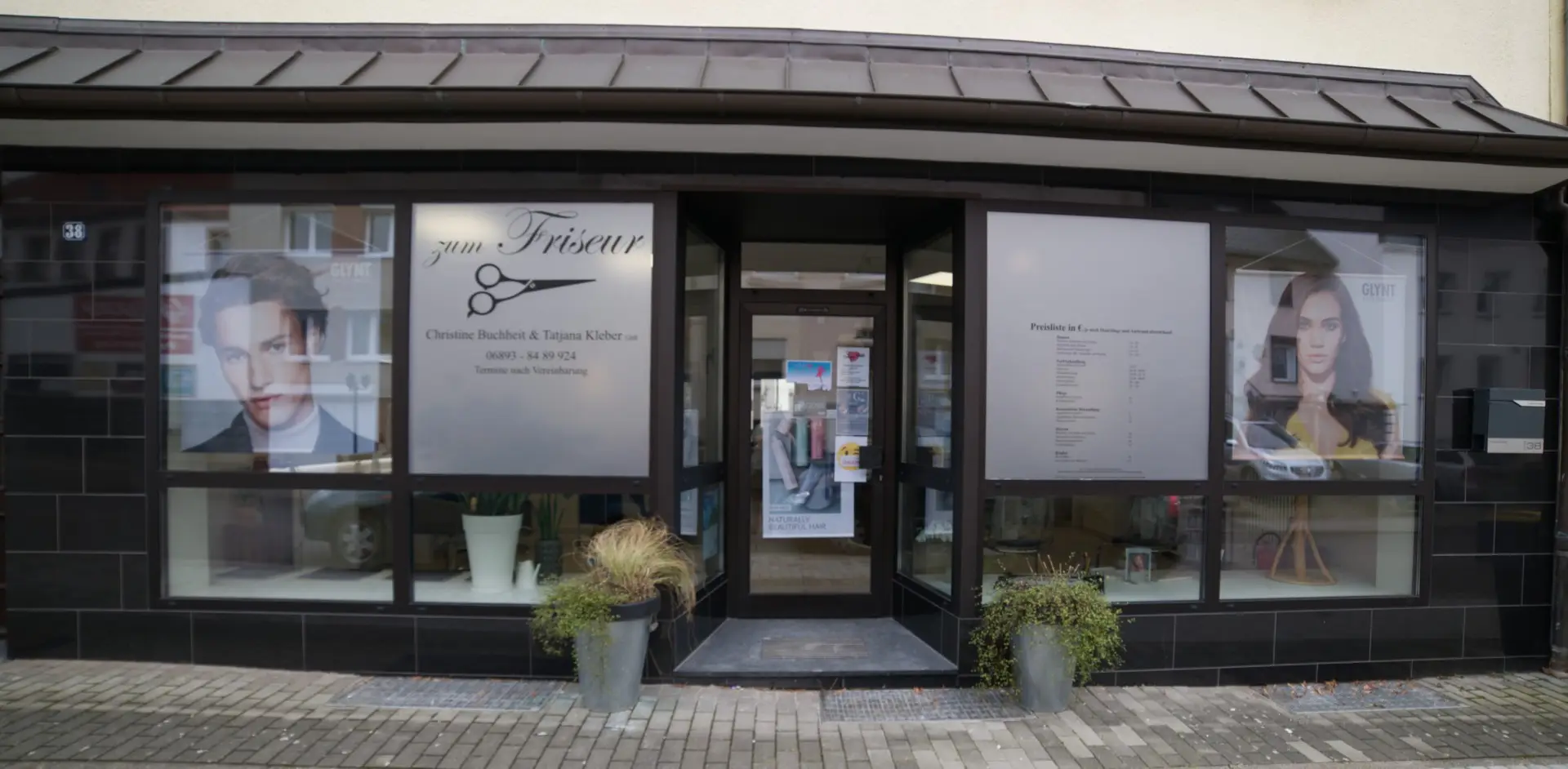Der Salon Zum Friseur von außen