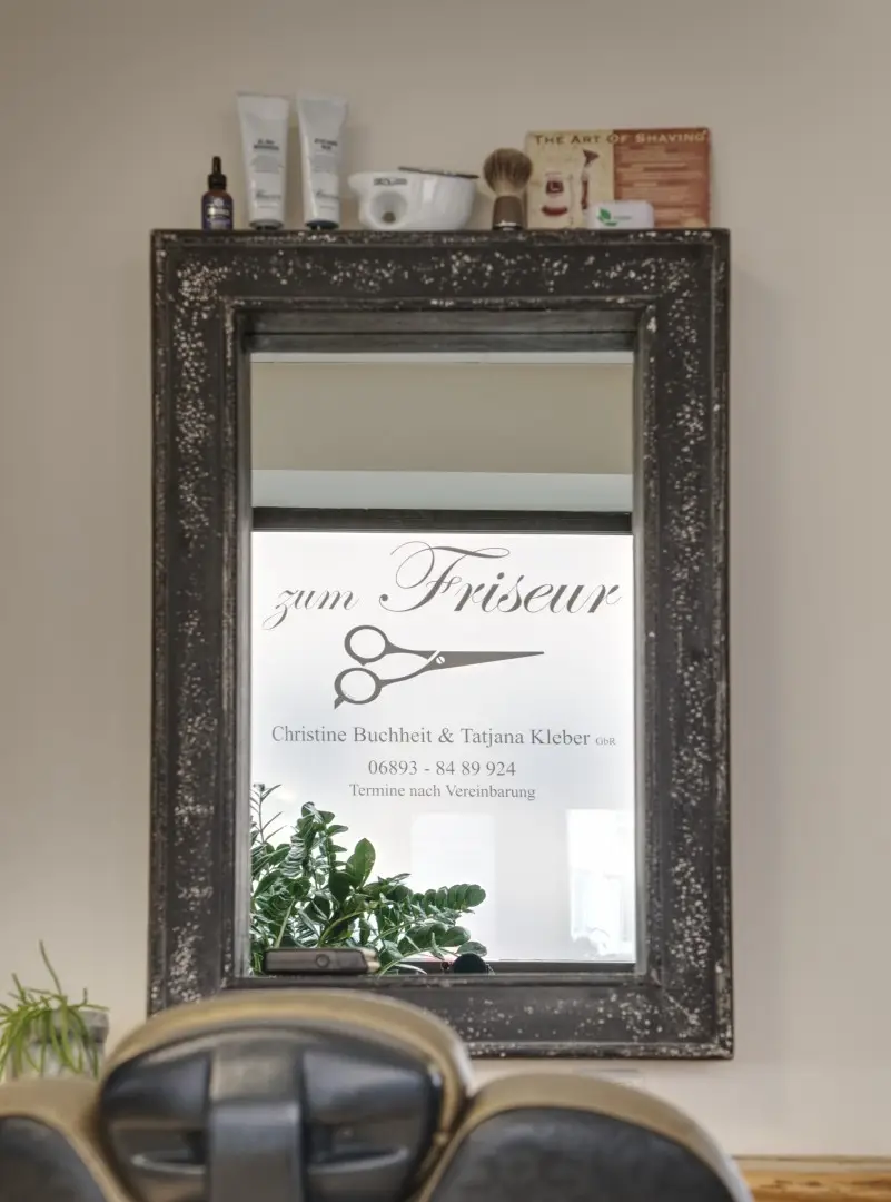 Spiegelplatz im Salon